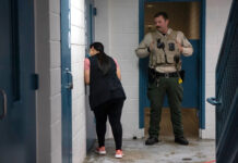 Nueva ley impedirá que alguaciles examinen médicamente las muertes en sus cárceles Nueva ley impedirá que alguaciles examinen médicamente las muertes en sus cárceles