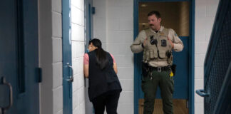 Nueva ley impedirá que alguaciles examinen médicamente las muertes en sus cárceles Nueva ley impedirá que alguaciles examinen médicamente las muertes en sus cárceles