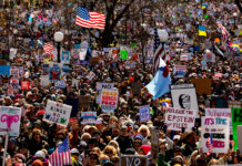 La emblemática protesta “No Kings” congrega a decenas de miles de personas en St. Paul La emblemática protesta "No Kings" congrega a decenas de miles de personas en St. Paul