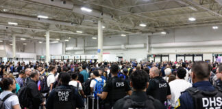 Orden ejecutiva pagará a empleados de seguridad en aeropuertos, no financiarán al DHS Orden ejecutiva pagará a empleados de seguridad en aeropuertos, no financiarán al DHS