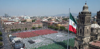 Récord Guinness: 9,500 personas toman la Clase de Futbol Más Grande del Mundo, en CDMX Récord Guinness: 9,500 personas toman la Clase de Futbol Más Grande del Mundo, en CDMX
