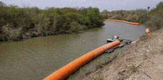 Texas instalará 536 millas de vallas flotantes en el Río Grande para disuadir a migrantes Texas instalará 536 millas de vallas flotantes en el Río Grande para disuadir a los migrantes