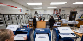 Pese a criticar constantemente al voto por correo, Trump envía el suyo de ese modo Pese a criticar constantemente al voto por correo en Florida, Trump envía el suyo de ese modo