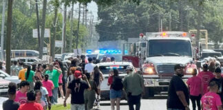 Vehículo embiste desfile de Año Nuevo Lao en Luisiana; reportan al menos 15 heridos Vehículo embiste desfile de Año Nuevo Lao en Luisiana; reportan al menos 15 heridos