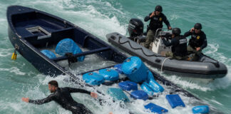 República Dominicana y la DEA incautan 1.6 toneladas de cocaína en una lancha rápida República Dominicana y la DEA incautan 1.6 toneladas de cocaína en una lancha rápida