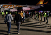 Juez ordena terminar investigación por desacato en vuelos de deportación en EEUU Juez ordena terminar investigación por desacato en vuelos de deportación en EEUU