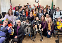 ¿Por qué las familias que cuidan a niños con discapacidades demandan al estado de Washington? ¿Por qué las familias que cuidan a niños con discapacidades demandan al estado de Washington?