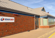 La “Operación Muro de ICE” de la Patrulla Estatal de Iowa provoca más litigios al estado La "Operación Muro de ICE" de la Patrulla Estatal de Iowa provoca más litigios al estado