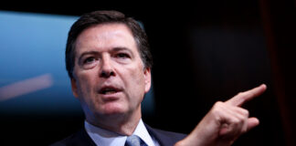 Giran orden de aprehensión contra exdirector de FBI James Comey, por amenazar a Trump Giran orden de aprehensión contra exdirector de FBI James Comey, acusado de amenazar a Trump