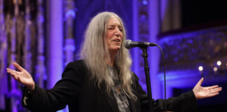 Patti Smith, la “madrina del punk” que convirtió la rebeldía en arte, conquista el Princesa de Asturias Patti Smith, la “madrina del punk” que convirtió la rebeldía en arte, conquista el Princesa de Asturias