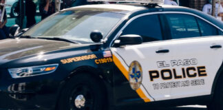 Policía de El Paso, Texas golpea a mujer durante arresto; autoridades revisan “uso de la fuerza” Policía de El Paso, Texas golpea a mujer durante arresto; autoridades revisan "uso de la fuerza"