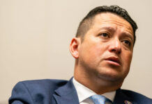 El representante Tony Gonzales renunciará tras las acusaciones de conducta sexual inapropiada El representante Tony Gonzales renunciará tras las acusaciones de conducta sexual inapropiada