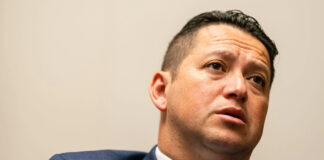 El representante Tony Gonzales renunciará tras las acusaciones de conducta sexual inapropiada El representante Tony Gonzales renunciará tras las acusaciones de conducta sexual inapropiada