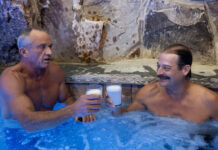 «Sin camisa en un jacuzzi con Kid Rock»: Demócratas cuestionan las prioridades de RFK Jr «Sin camisa en un jacuzzi con Kid Rock»: Demócratas cuestionan las prioridades de RFK Jr