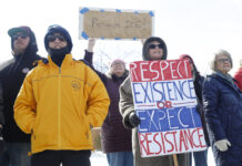 Estudiantes de Kansas enfrentan sanciones por faltar a clases por ir a protestas Estudiantes de Kansas enfrentan sanciones por protestar tras el veto anulado