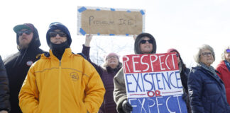 Estudiantes de Kansas enfrentan sanciones por faltar a clases por ir a protestas Estudiantes de Kansas enfrentan sanciones por protestar tras el veto anulado