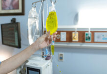 Ofrecen en redes sueros vitaminados que combaten la depresión y el estrés; médicos acusan farsa Ofrecen en redes sueros vitaminados que combaten la depresión y el estrés; médicos acusan farsa