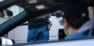 Las versiones del ICE no coinciden acerca de hombre de St. Paul herido por sus agentes Las versiones del ICE no coinciden acerca de hombre de St. Paul herido por sus agentes