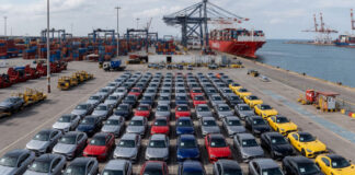 Trump aumenta a 25% el arancel sobre autos y camiones de Europa, pues “no cumple pacto comercial” Trump aumenta a 25% el arancel sobre autos y camiones de Europa, pues "no cumple pacto comercial"