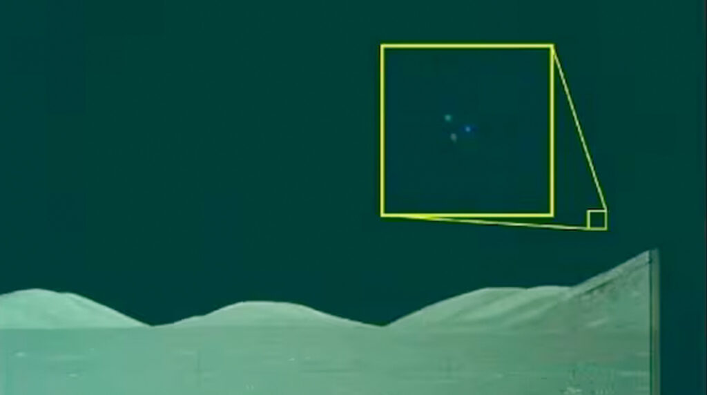 La imagen fue tomada en la misión Apolo 17 a la Luna. E n el cuadro amarillo se ven luces. Foto:Departamento de guerra de Estados Unidos