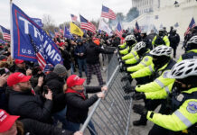 Policías atacados en asalto al Capitolio demandan a Trump; acusan “corrupción presidencial” Policías atacados en asalto al Capitolio demandan a Trump; acusan "corrupción presidencial"