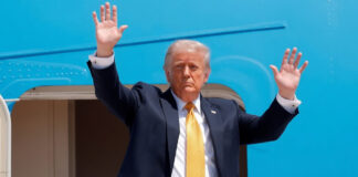 Trump dice que el congresista Thomas Massie “es el peor republicano, es “débil” y “patético” Trump dice que el congresista Thomas Massie "es el peor republicano, es "débil" y "patético"