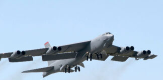 Cae bombardero con ocho personas a bordo en base aérea de California; no hay sobrevivientes Cae bombardero con ocho personas a bordo en base aérea de California; no hay sobrevivientes