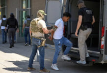 Juez federal prohíbe al gobierno de Trump detener a migrantes en los juzgados Juez federal prohíbe al gobierno de Trump detener a migrantes en los juzgados