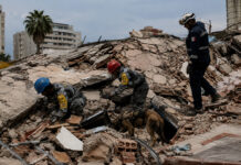 En La Guaira, equipos descargan pilas de cuerpos; militarizan zona cero en Venezuela En La Guaira, equipos descargan pilas de cuerpos; zona cero en Venezuela está militarizada