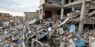 Venezolanos buscan desaparecidos tras sismos; confirman 164 muertos y 971 heridos Venezolanos buscan desaparecidos tras sismos; confirman 164 muertos y 971 heridos