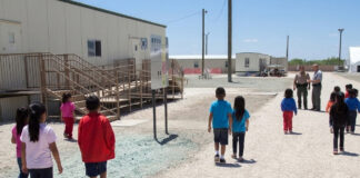 Grupo humanitario busca frenar el traslado y la deportación de 108 niños migrantes Grupo humanitario busca frenar el traslado y la deportación de 108 niños migrantes
