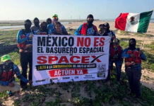 Activistas protestan contra desechos espaciales de SpaceX en playas Mexicanas Activistas protestan contra desechos espaciales de SpaceX en playas Mexicanas