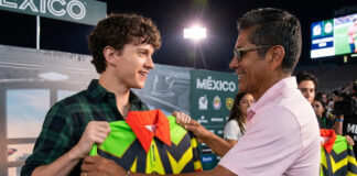 Jorge Campos se luce con regalo para Tom Holland, el protagonista de Spider-Man Jorge Campos se luce con regalo para Tom Holland, el protagonista de Spider-Man