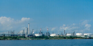 Deer Park produce el doble que refinerías en México y con la mitad de empleados Deer Park produce el doble que refinerías en México y con la mitad de empleados