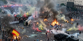 Arde Buenos Aires; reportan batalla campal tras fiasco en la final del Mundial Arde Buenos Aires; reportan batalla campal tras fiasco en la final del Mundial