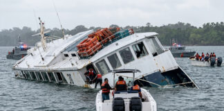 Vuelca ferry con 133 personas frente a Guyana; decenas están desaparecidas Vuelca ferry con 133 personas frente a Guyana; decenas están desaparecidas