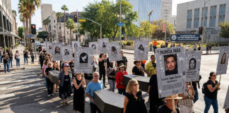 Migrantes marchan en Los Ángeles; exigen justicia por muertes vinculadas al ICE Migrantes marchan en Los Ángeles; exigen justicia por muertes vinculadas al ICE