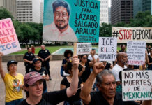 Testigos contradicen al ICE: Lorenzo Salgado no intentó atropellar a un agente en Houston Testigos contradicen al ICE: Lorenzo Salgado no intentó atropellar a un agente en Houston