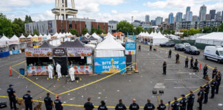 Tras tiroteo en Seattle, detienen a un joven de 15 años; buscan a un segundo agresor Tras tiroteo en Seattle, detienen a un joven de 15 años; buscan a un segundo agresor