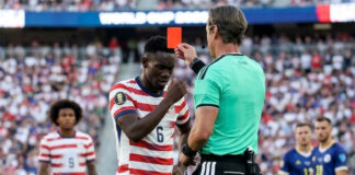La FIFA quita tarjeta roja al estadounidense Folarin Balogun a pedido de la Casa Blanca La Casa Blanca pidió a la FIFA revisar la tarjeta roja de Folarin Balogun, y se la quitaron