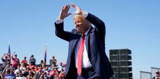 Trump se acredita el regreso al éxito de “YMCA” por usarlo en sus mítines Trump se acredita el regreso al éxito de "YMCA" por usarlo en sus mítines