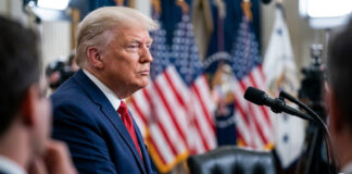Donald Trump es acusado de publicar foto racista de Barack y Michelle Obama Donald Trump es acusado de publicar foto racista de Barack y Michelle Obama