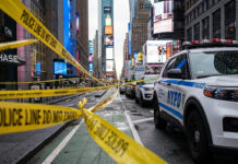 Policía de Nueva York abate a mujer que apuñaló a 2 personas en Times Square Policía de Nueva York abate a mujer que apuñaló a 2 personas en Times Square