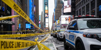 Policía de Nueva York abate a mujer que apuñaló a 2 personas en Times Square Policía de Nueva York abate a mujer que apuñaló a 2 personas en Times Square
