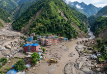 China evacúa zonas del Tíbet; riesgo de ruptura de lago formado tras inundaciones en Nepal China evacúa zonas del Tíbet; riesgo de ruptura de lago formado tras inundaciones en Nepal