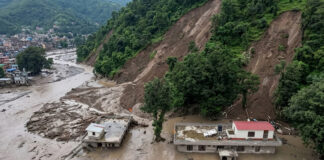 Deslaves en Nepal: más de 157 muertos y 530 desaparecidos, incluidos 384 turistas Deslaves en Nepal: más de 157 muertos y 530 desaparecidos, incluidos 384 turistas