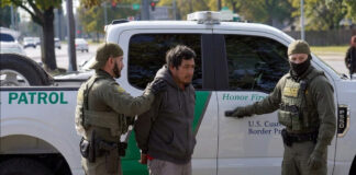 EEUU buscará en otros países a migrantes deportados para cobrarles multas pendientes EEUU buscará en otros países a migrantes deportados para cobrarles multas pendientes