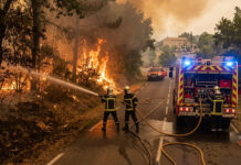 Evacúan 2 mil 500 personas en la Provenza francesa; incendio lleva 10 días ardiendo Evacúan 2 mil 500 personas en la Provenza francesa; incendio lleva 10 días ardiendo