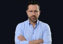 Critican a ministro de Vivienda de Colombia por ir a la playa en plena crisis por terremoto Critican a ministro de Vivienda de Colombia por ir a la playa en plena crisis por terremoto