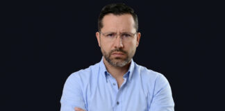 Critican a ministro de Vivienda de Colombia por ir a la playa en plena crisis por terremoto Critican a ministro de Vivienda de Colombia por ir a la playa en plena crisis por terremoto